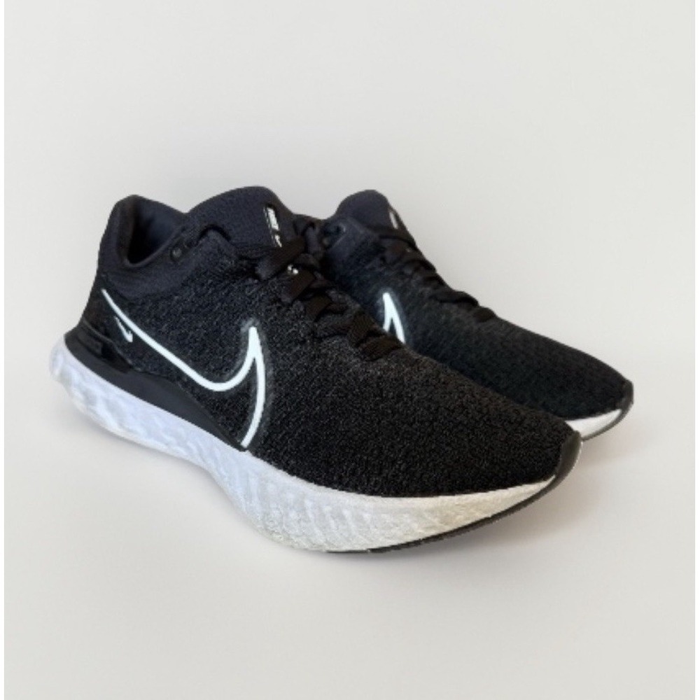 Nike Womens React Infinity Run Flyknit 3 Running Shoe 8.5 Black White DD3024-001 - Picture 2 of 14